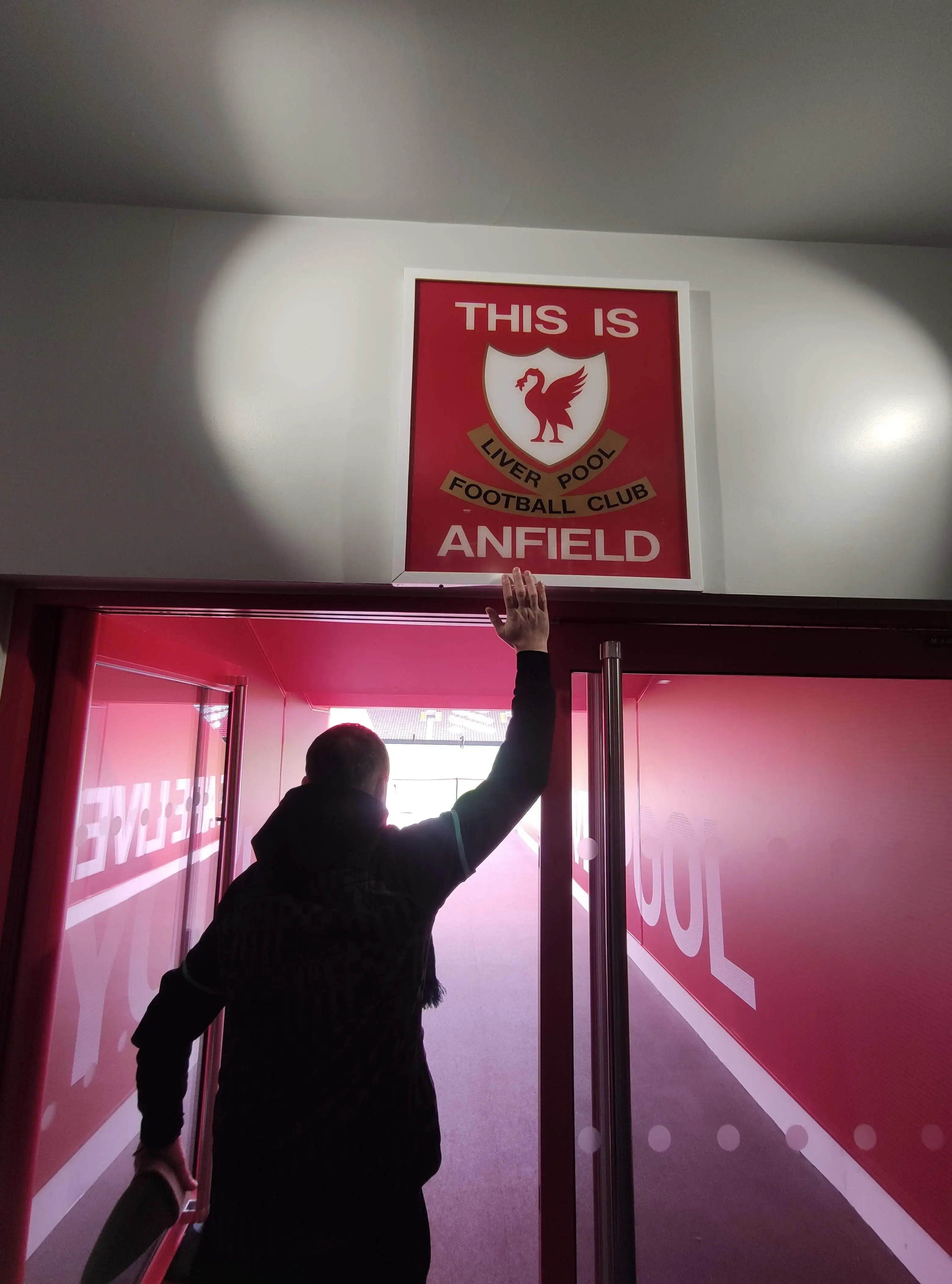 Tunel i napis This Is Anfield